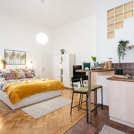 Cosmopolitan Studio - Chic Getaway In A Fancy Neighbourhood ブダペスト エクステリア 写真